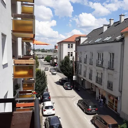 Macskafogo, Tunderi Szallas A Belvarosban Gyor Exterior photo