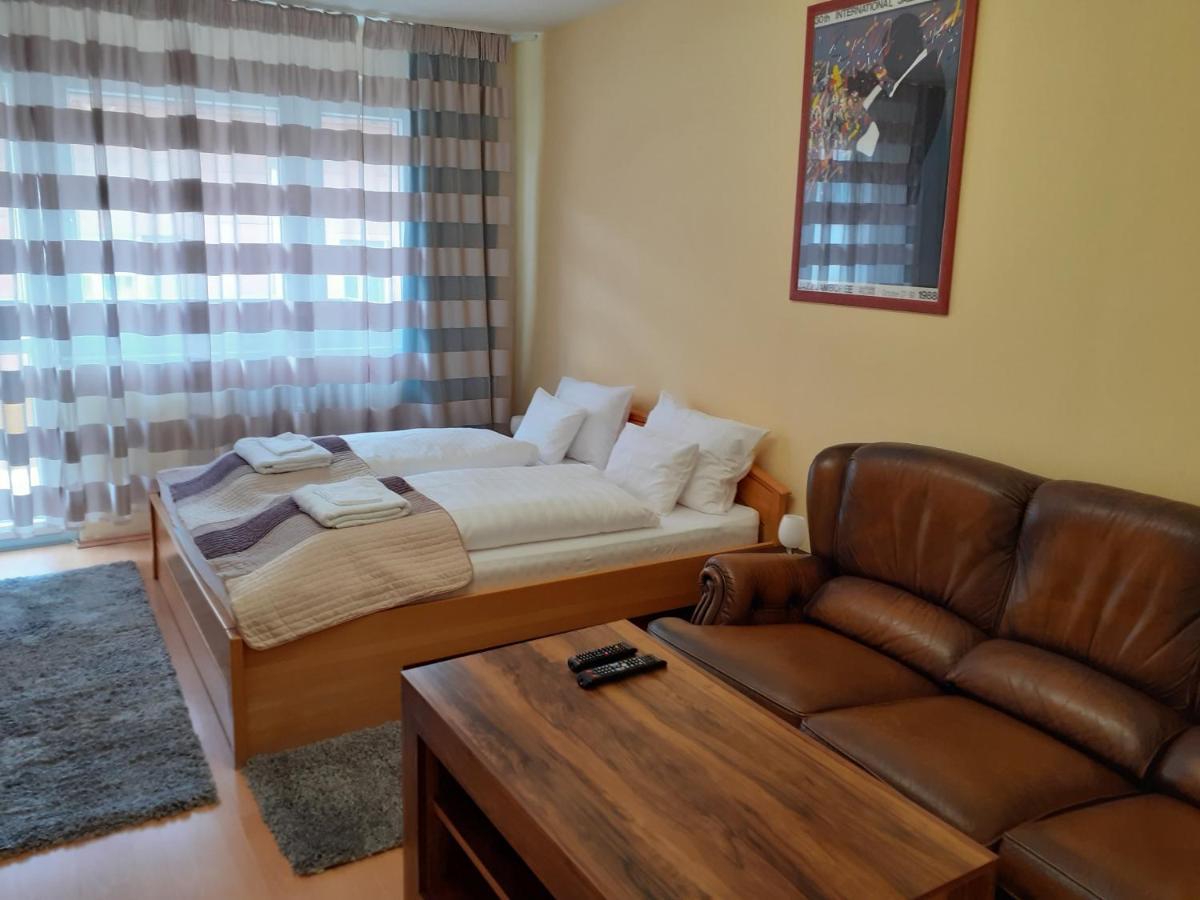 Macskafogo, Tunderi Szallas A Belvarosban Gyor